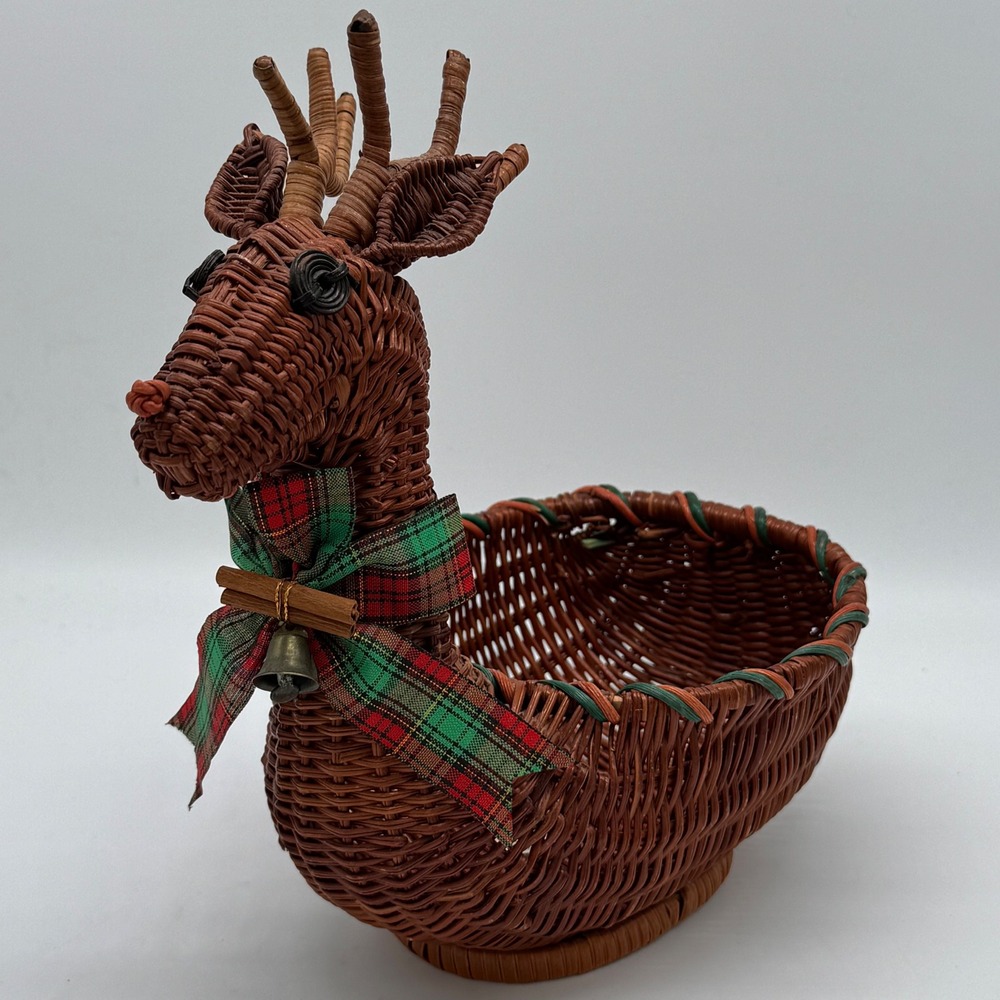Vintage 1991 FTD Reindeer Wicker Basket Christmas Holiday Serving Decor 10" N09